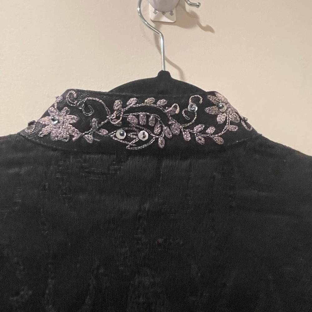 Flashback Black Button Front Stand Up Collar Embr… - image 7